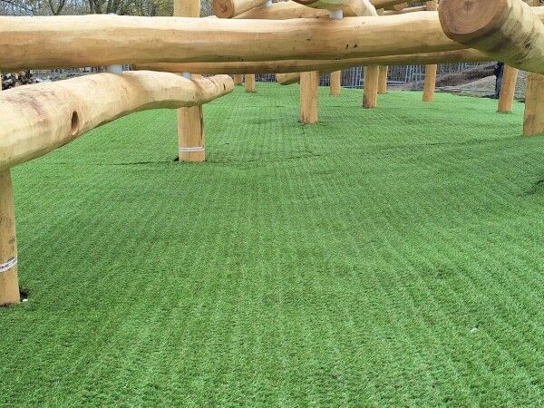 Hybridrasen mit Fallschutz für Kitas, Kindergärten & Schulen (DIN EN 1177 zertifiziert)