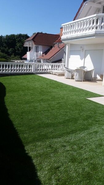 Kunstrasen High-Line 40mm im stilvollen Garten