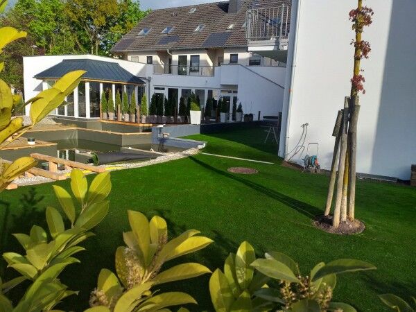 Kunstrasen Premium-Line 40mm für Außenanlage eines Hotels