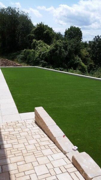 Kunstrasen High-Line 40mm im Garten