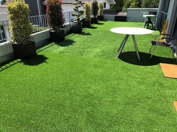 Kunstrasen Basic-Line 24mm auf Dachterrasse