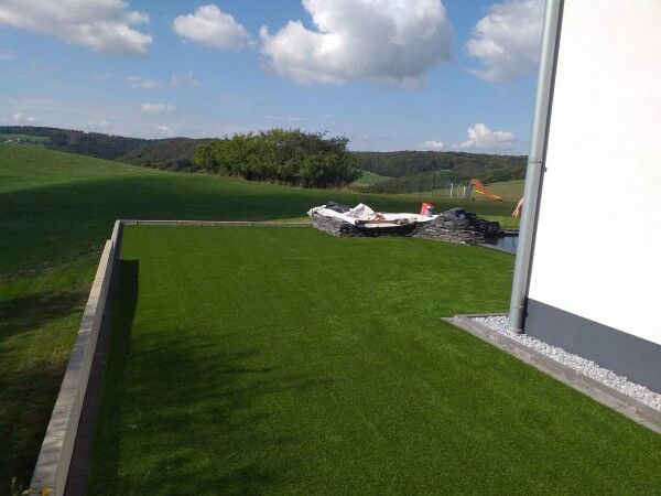 Kunstrasen High-Line 40mm im Garten