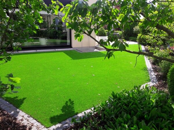 Kunstrasen Premium-Line 40mm im Garten