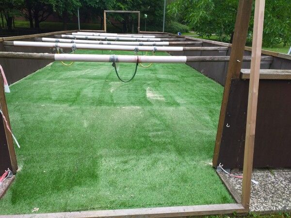 Spiel, Sport und Soccer-Kunstrasen im Live-Kickerfeld