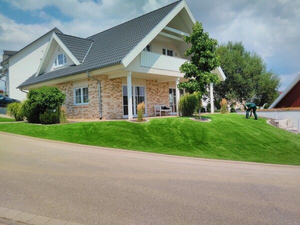 Kunstrasen Premium-Line 40mm für Garten in Hanglage