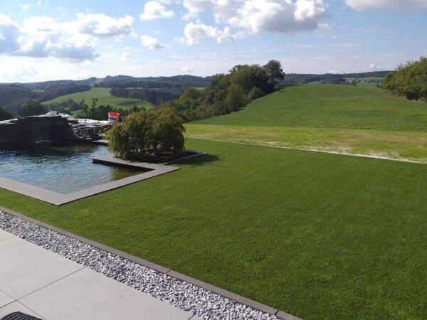 Kunstrasen High-Line 40mm im Garten