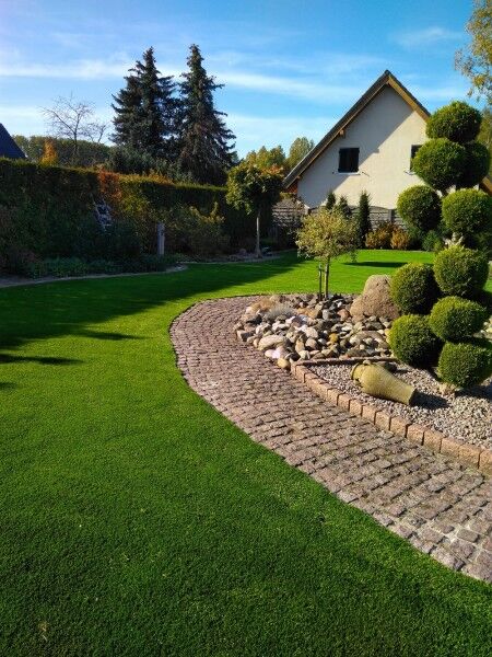 Kunstrasen Premium-Line 40mm in großem Garten