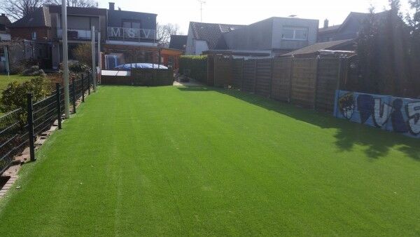 Spiel- Sport und Soccer-Kunstrasen im Garten