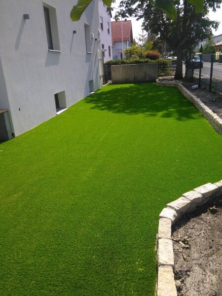 Kunstrasen High-Line 40mm im Vorgarten