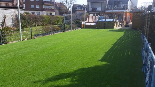 Spiel- Sport und Soccer-Kunstrasen im Garten